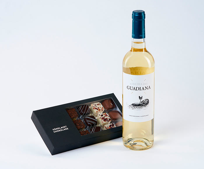 Schokolade und Weißwein Geschenk